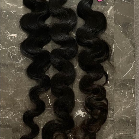 New! 30,32, and 34” Top Virgin Human Hair Bundles, body wave texture. - Picture 3 of 8